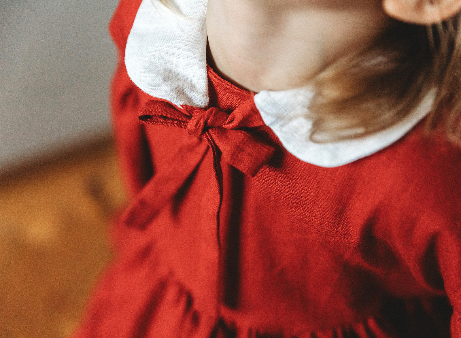 White & Red Linen Collar
