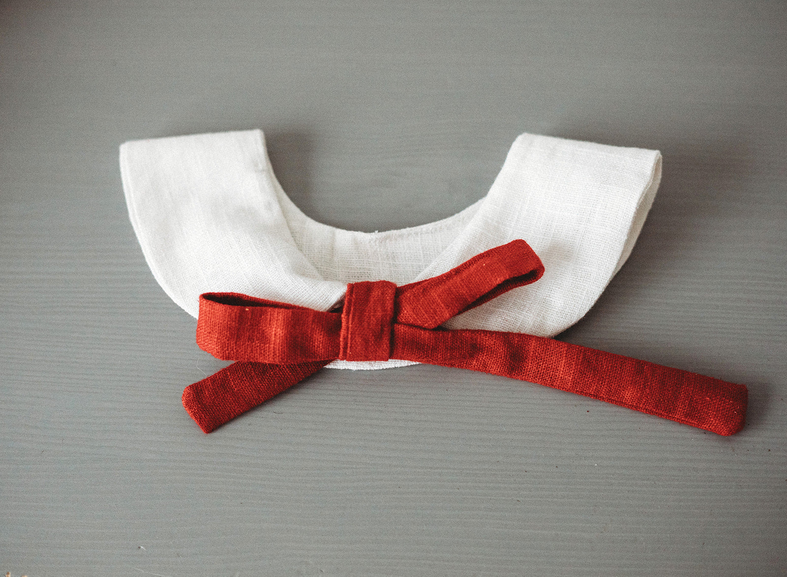 White & Red Linen Collar