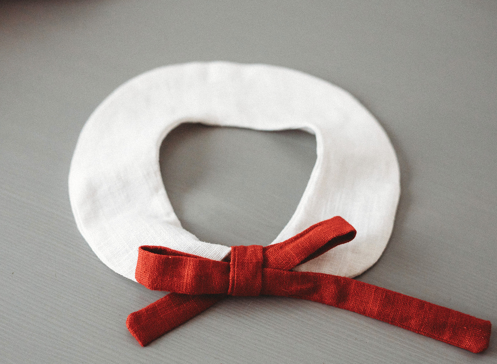 White & Red Linen Collar
