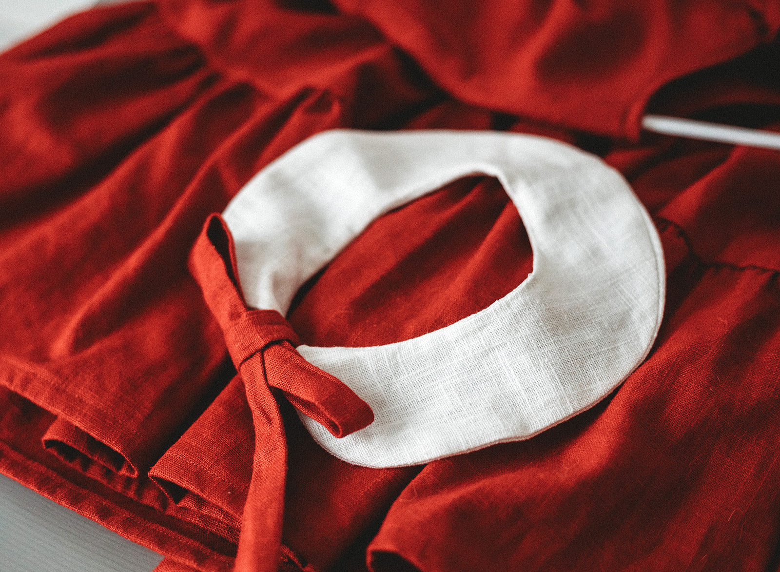 White & Red Linen Collar